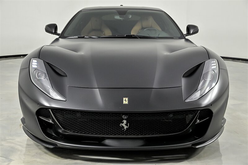 Used 2018 Ferrari 812 Superfast RWD image 4