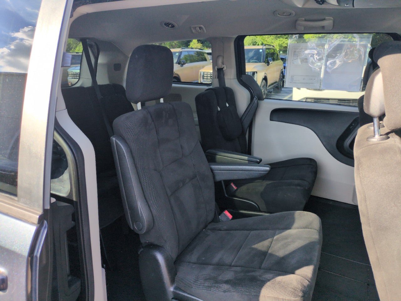 Used 2013 Dodge Grand Caravan SXT FWD image 27