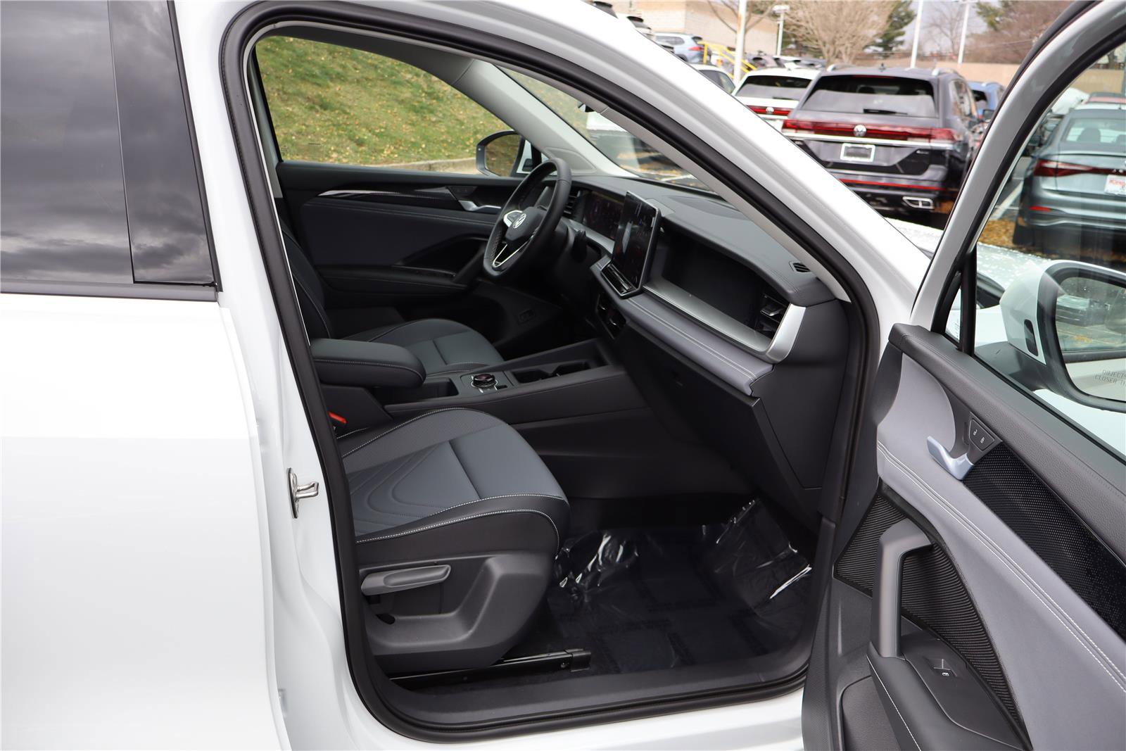 New 2026 Volkswagen Tiguan SE image 27