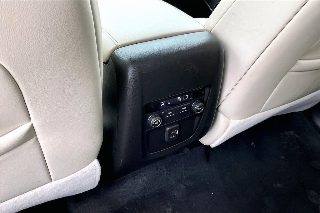 Used 2023 Buick Enclave Essence FWD image 28
