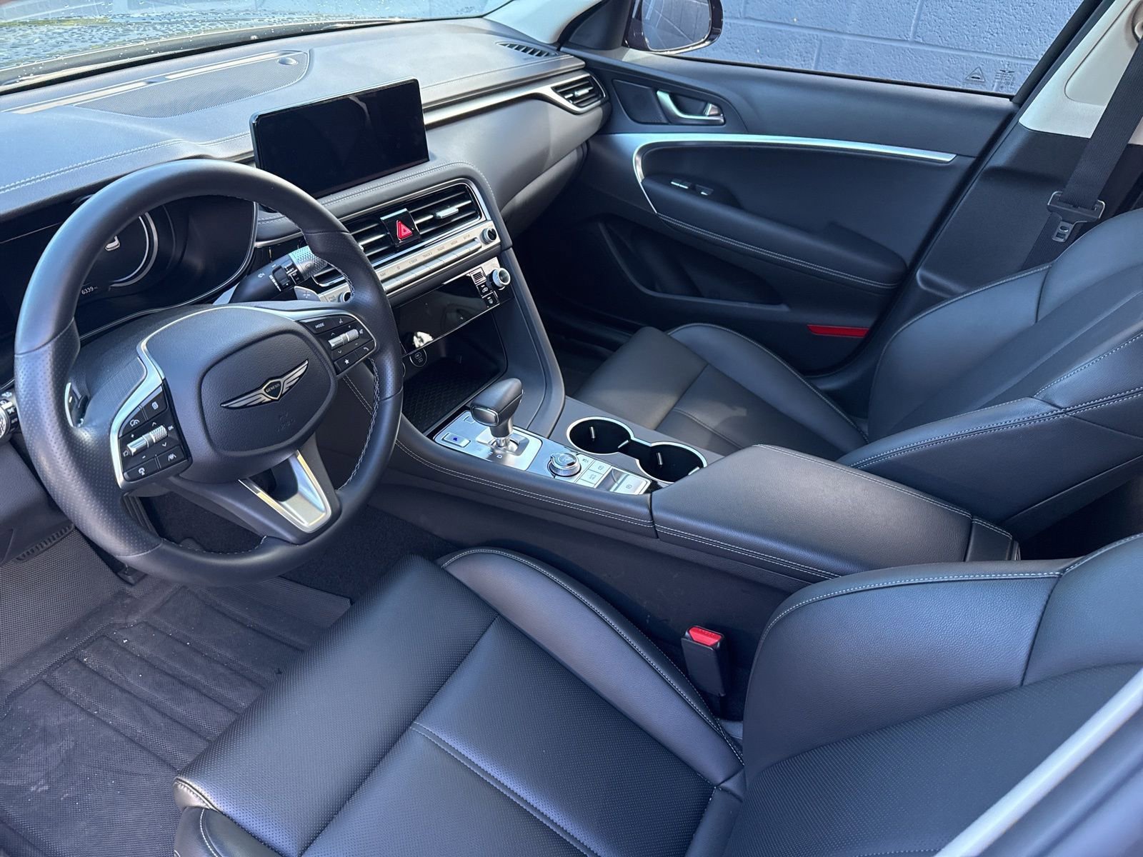 Used 2025 Genesis G70 2.5T image 4