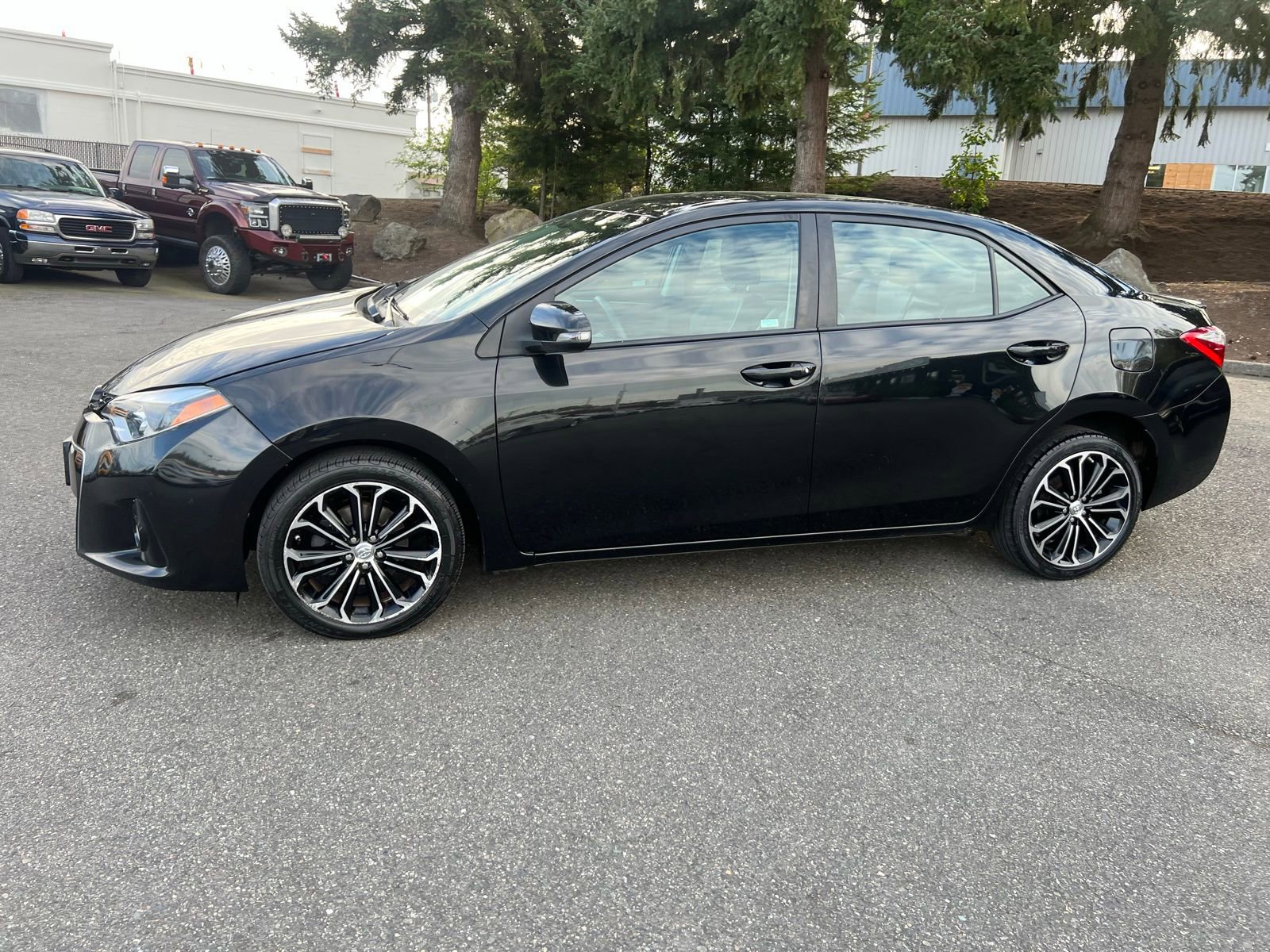 Used 2015 Toyota Corolla S FWD image 2