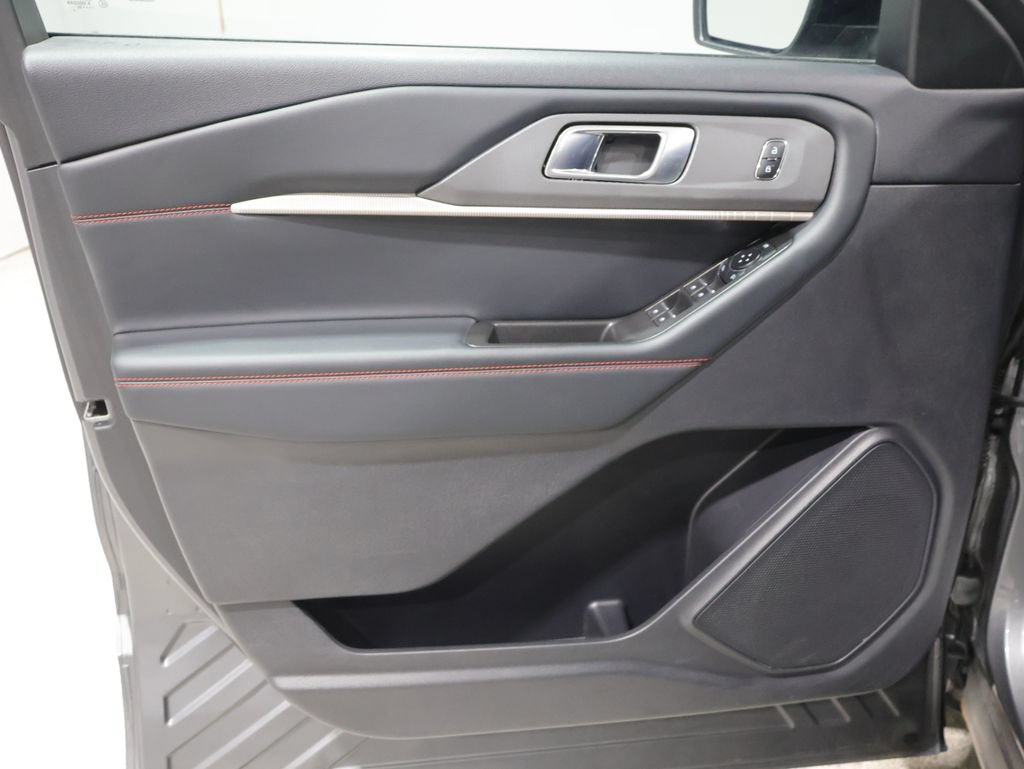 Used 2025 Ford Explorer ST-Line AWD/4WD image 13