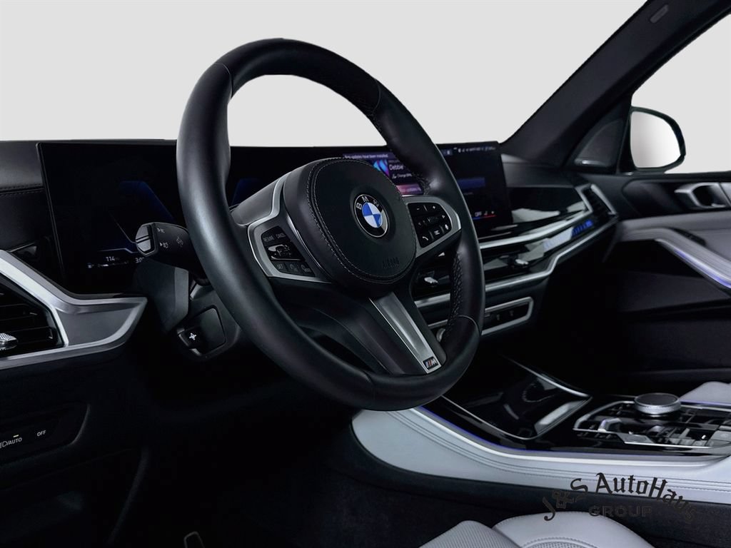 Used 2025 BMW X5 xDrive40i w/ M Sport Package AWD/4WD image 9