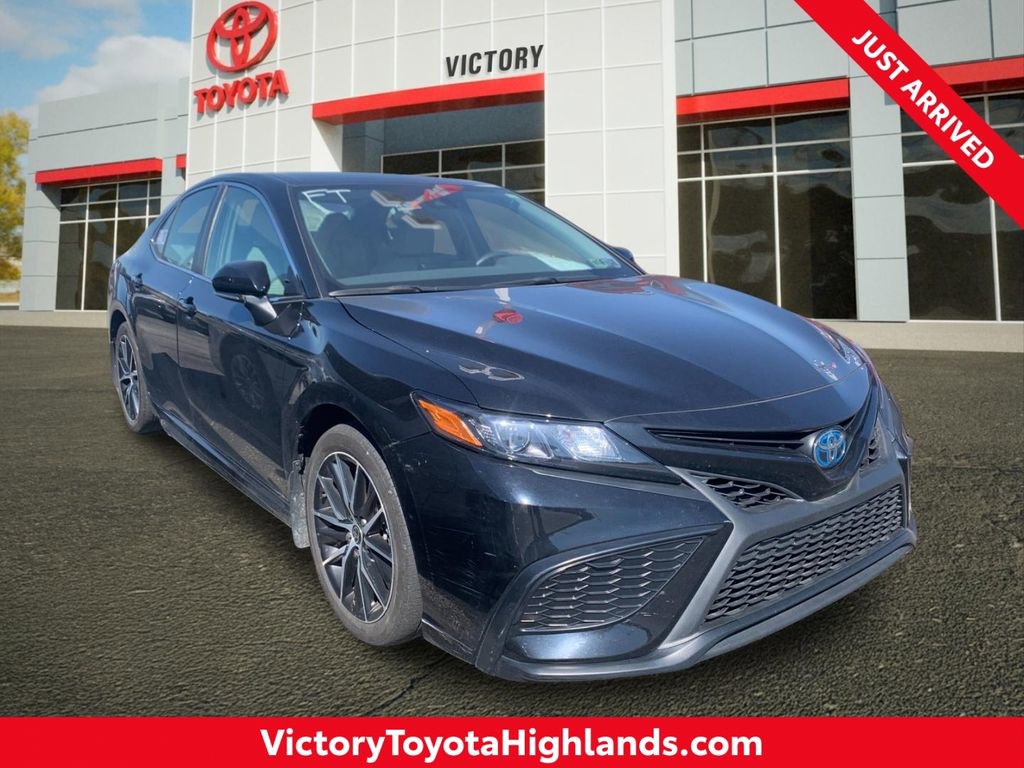 Used 2023 Toyota Camry SE FWD image 1
