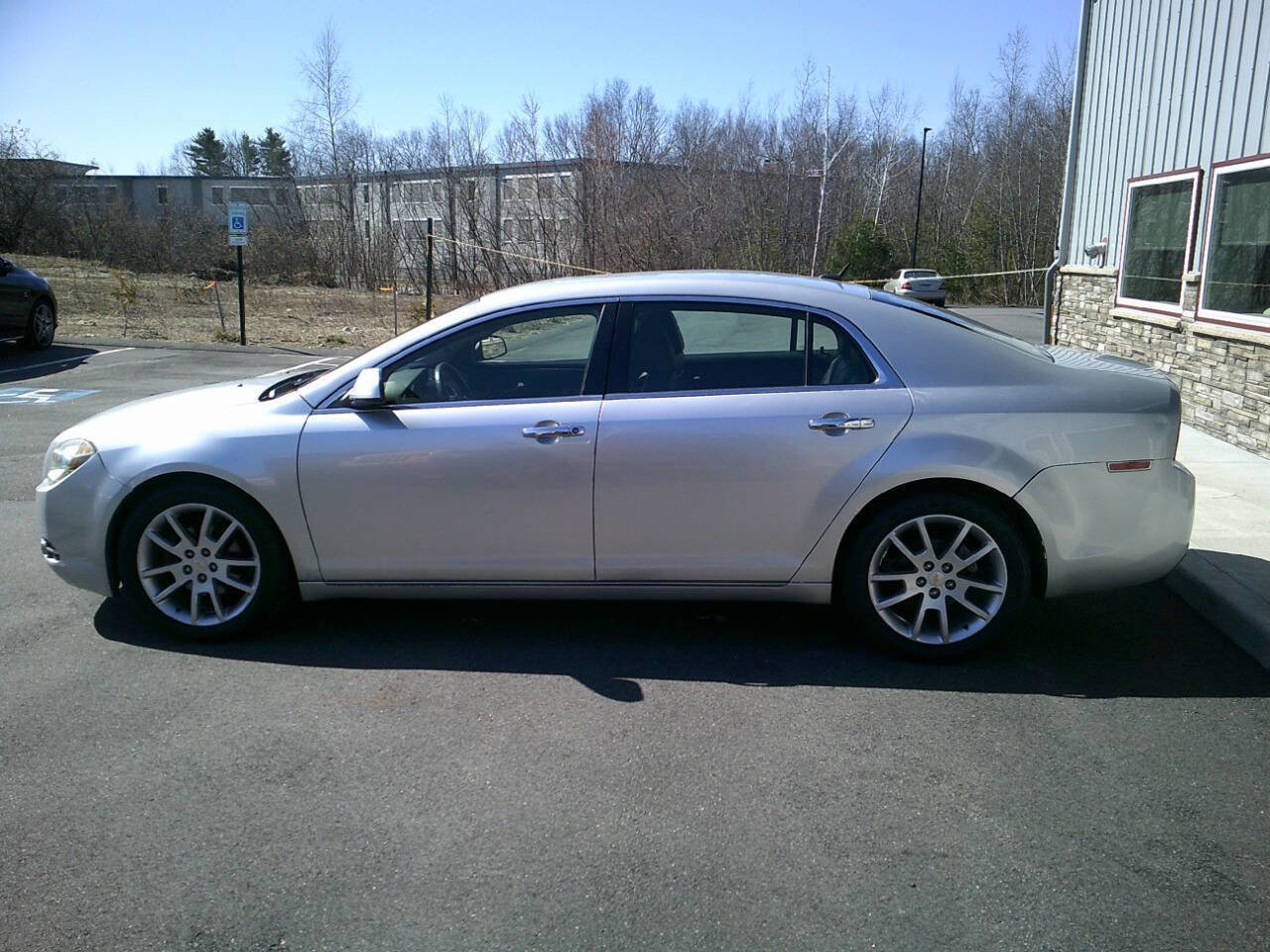 Used 2011 Chevrolet Malibu LTZ FWD image 4