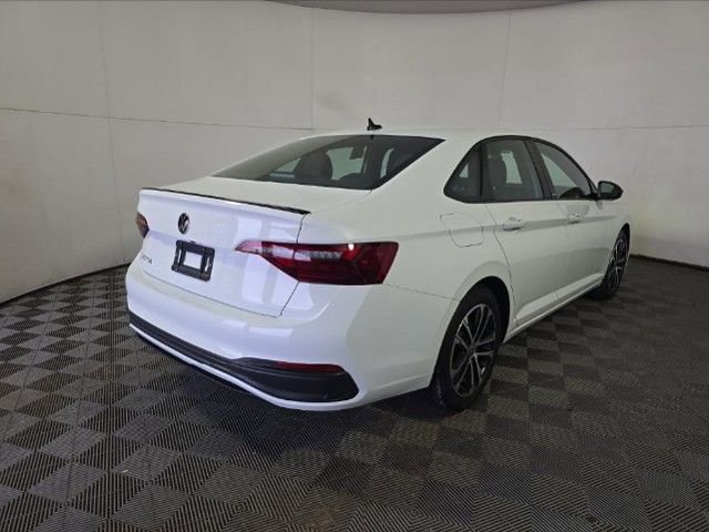 Used 2024 Volkswagen Jetta Sport FWD image 4