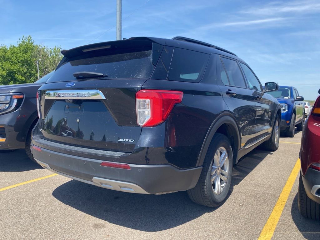 Used 2023 Ford Explorer XLT w/ Equipment Group 202A AWD/4WD image 9