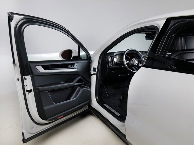 Certified 2026 Porsche Cayenne Coupe AWD/4WD image 28