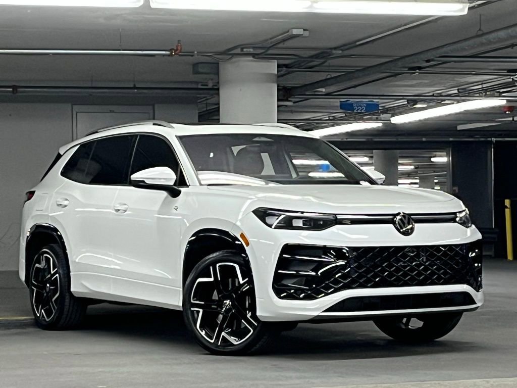 Certified 2025 Volkswagen Tiguan SEL R-Line video 2