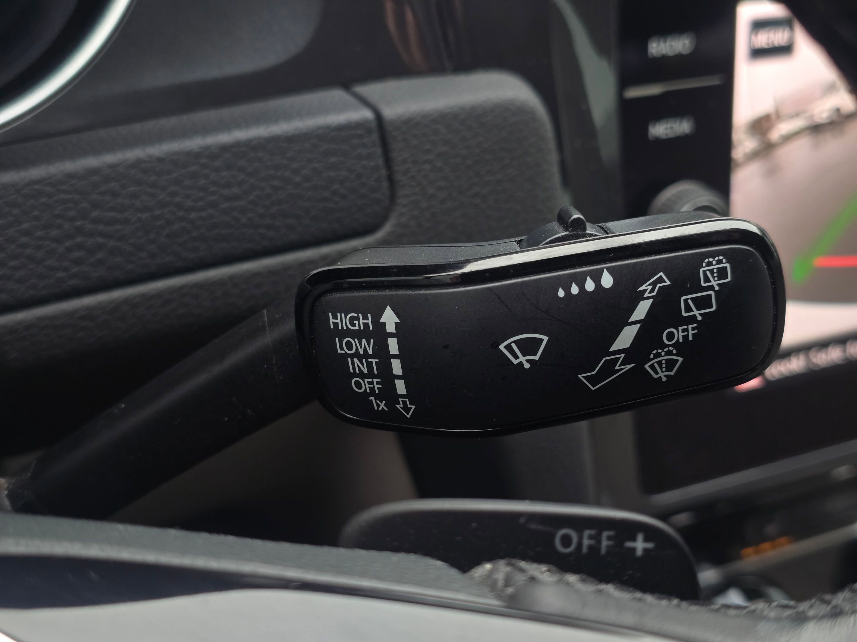 Used 2018 Volkswagen Golf SE image 38