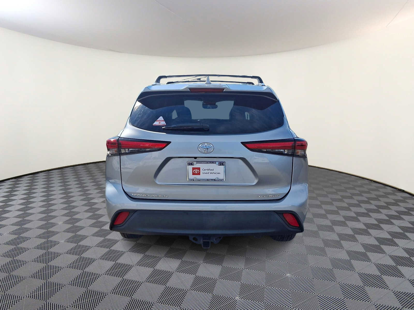 Certified 2022 Toyota Highlander XLE image 7