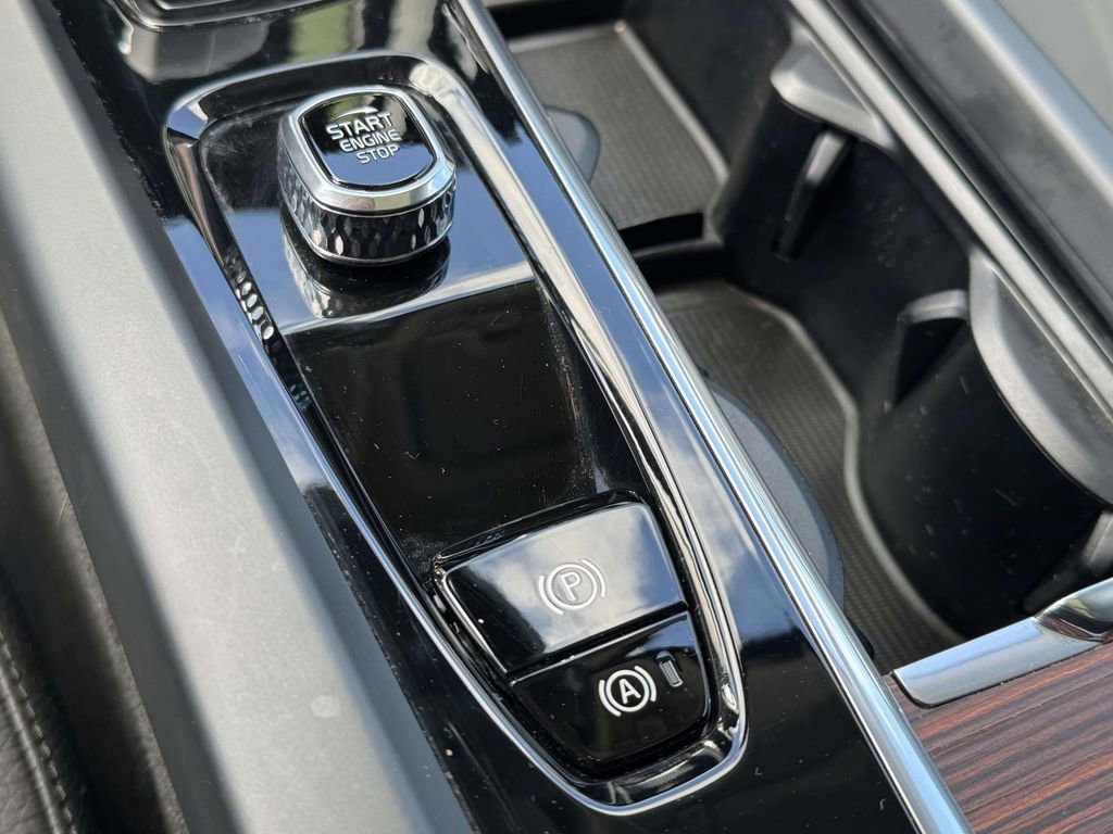 Certified 2023 Volvo XC60 B5 Plus w/ Climate Package image 28