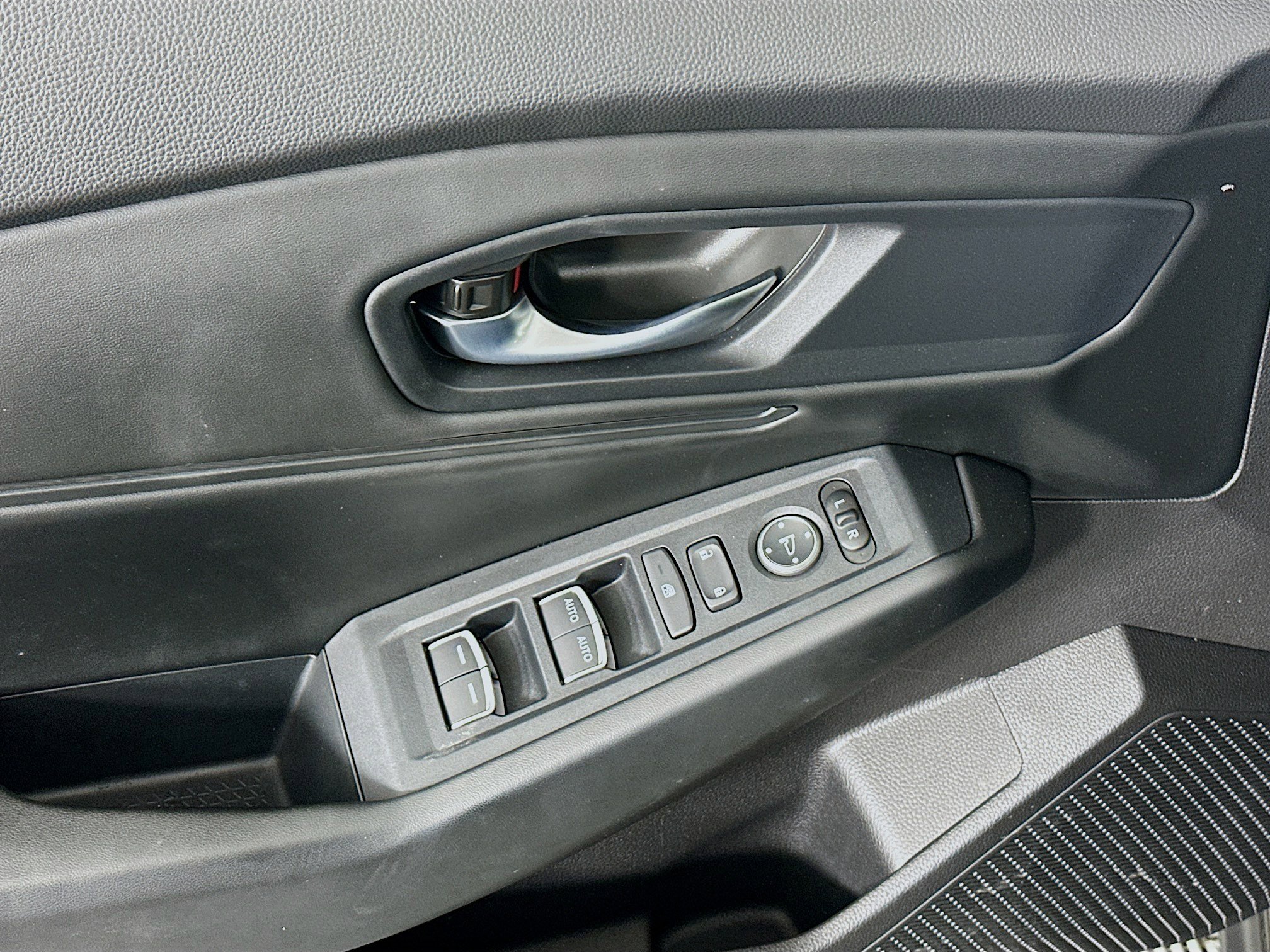 Used 2025 Honda Accord SE image 15
