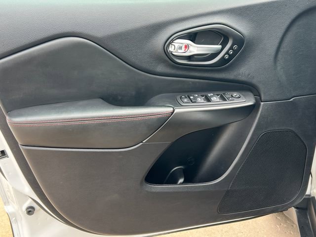 Used 2022 Jeep Cherokee Trailhawk w/ Trailhawk Elite Value Package image 18