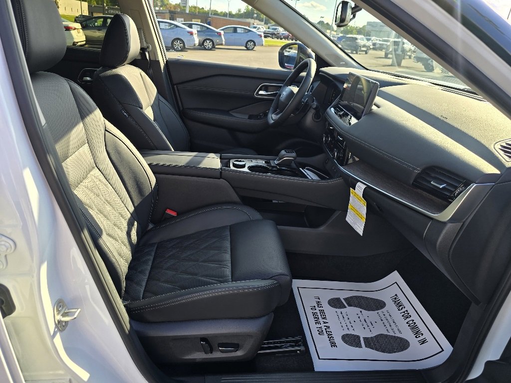 New 2026 Nissan Rogue Platinum image 14