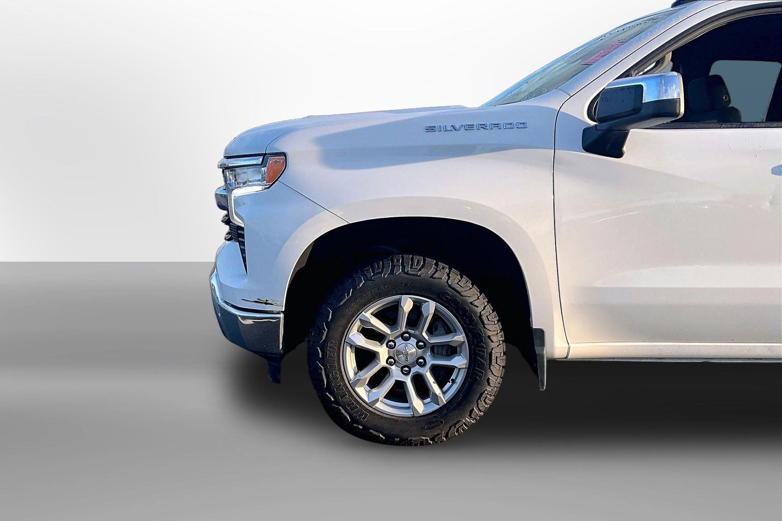 Used 2023 Chevrolet Silverado 1500 LT AWD/4WD image 3