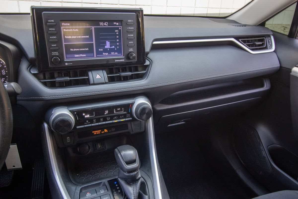Used 2022 Toyota RAV4 LE FWD image 23