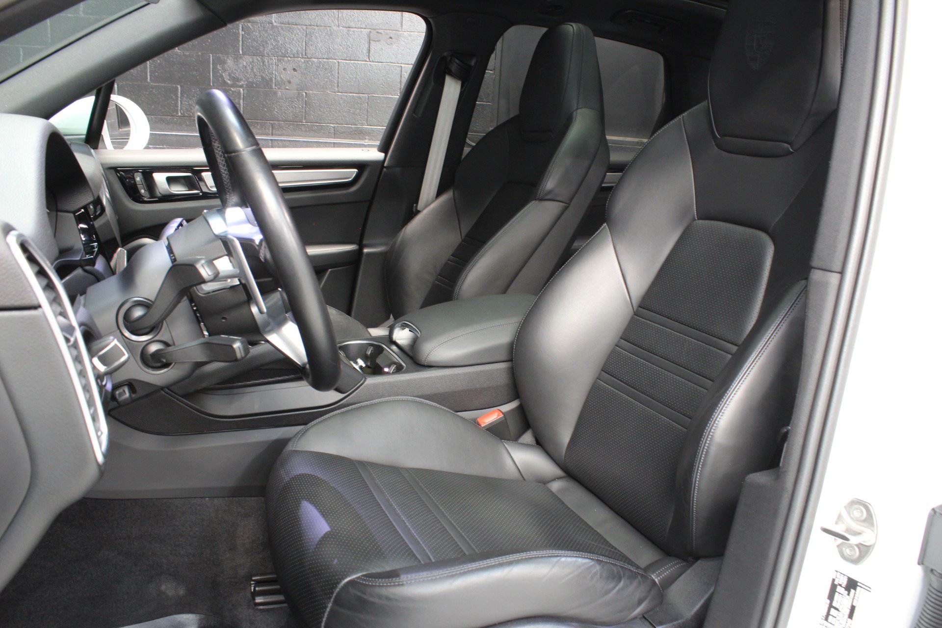 Used 2022 Porsche Cayenne Platinum Edition AWD/4WD image 40