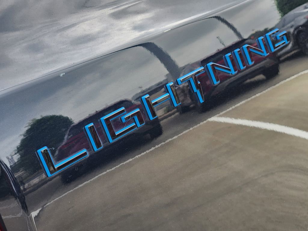 Used 2023 Ford F150 Lightning Platinum AWD/4WD image 12