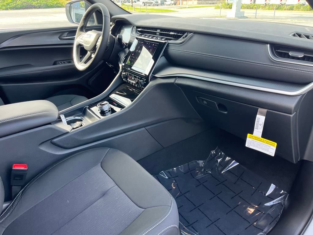 New 2025 Jeep Grand Cherokee L Laredo w/ Luxury Tech Group I image 13