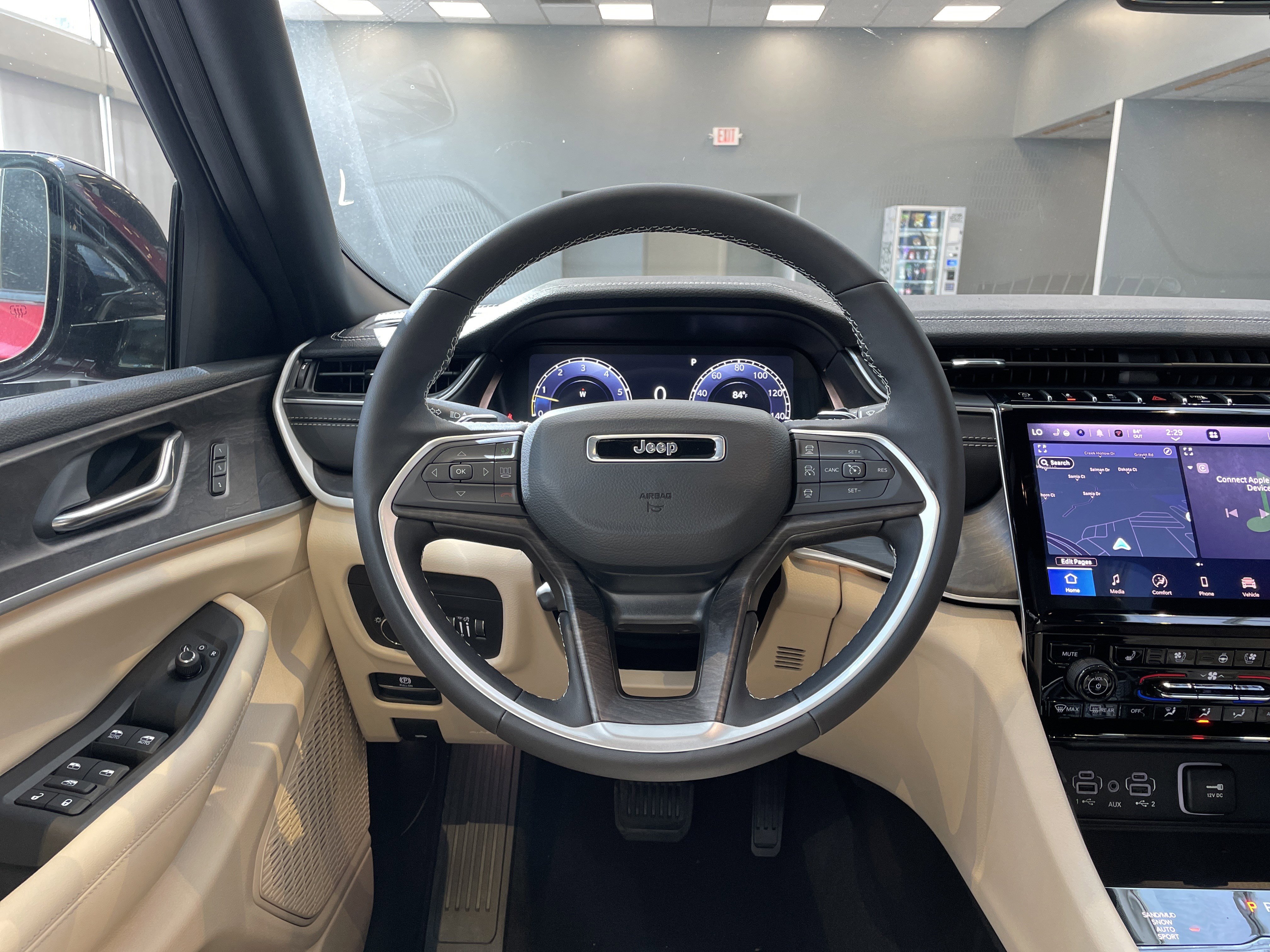 New 2025 Jeep Grand Cherokee Limited w/ Luxury Tech Group II image 17