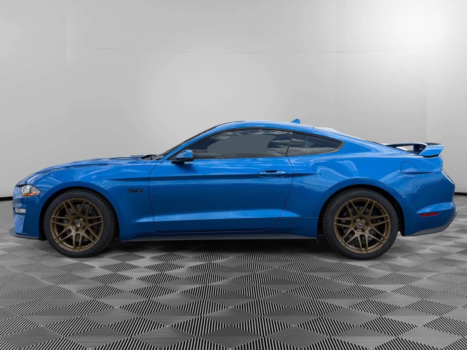 Used 2021 Ford Mustang GT Premium w/ GT Performance Package RWD image 2
