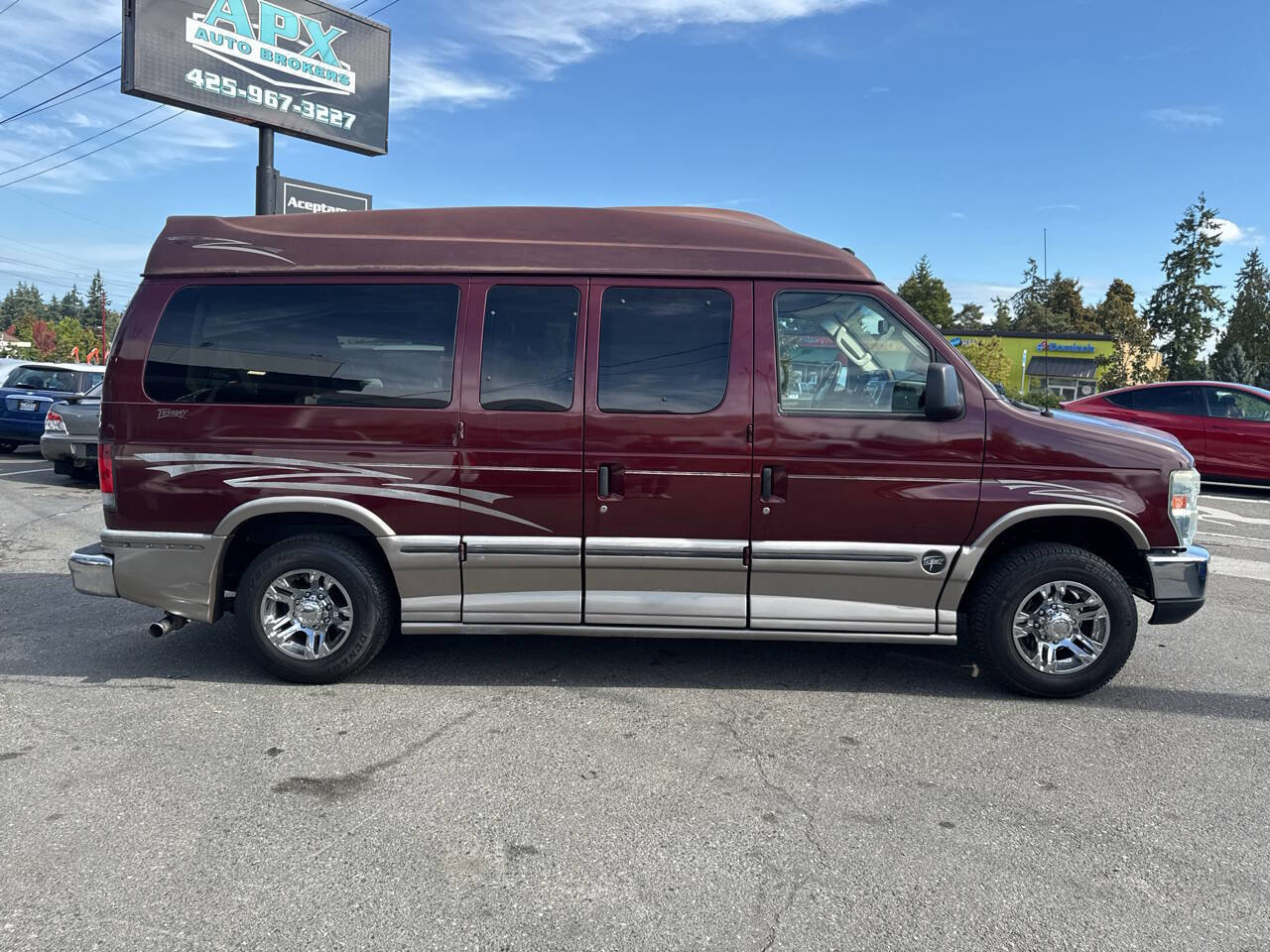 Used 2011 Ford E-150 and Econoline 150 w/ Premium Van Group RWD image 12