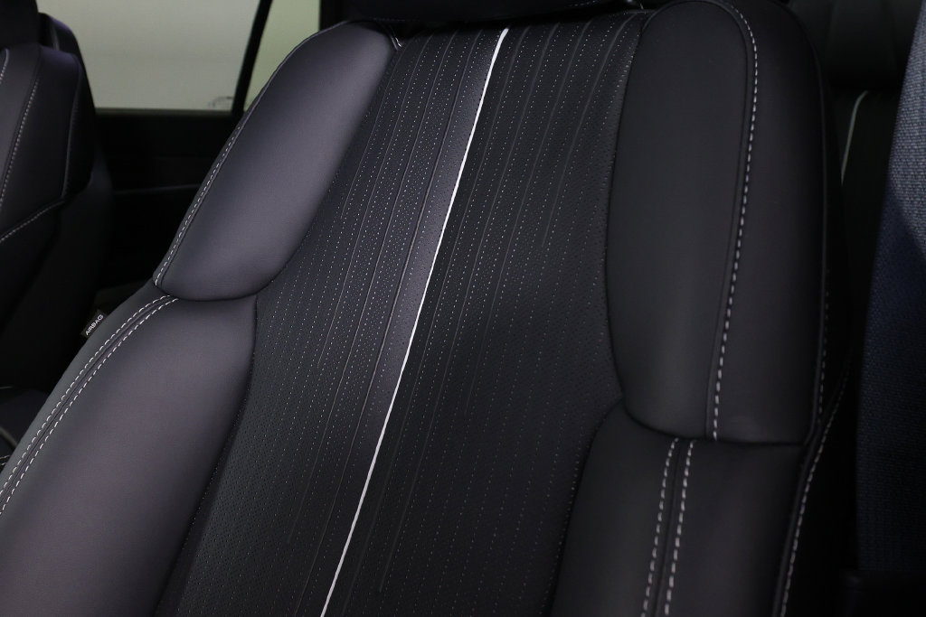 Used 2026 Cadillac Vistiq Sport w/ LPO, Floor Liner Package AWD/4WD image 41