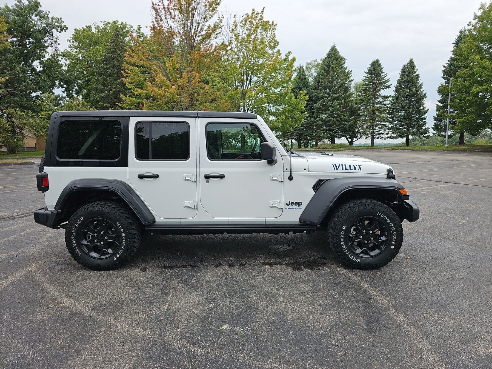 Used 2023 Jeep Wrangler Unlimited w/ Cold Weather Group AWD/4WD image 7