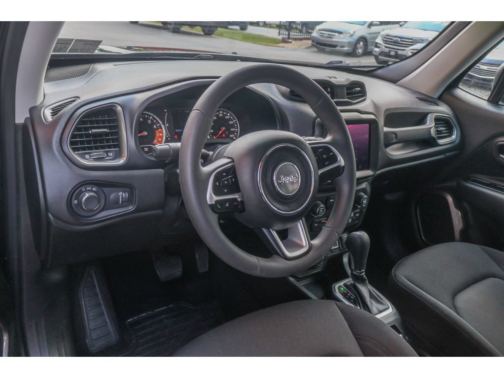 Used 2023 Jeep Renegade Latitude AWD/4WD image 13