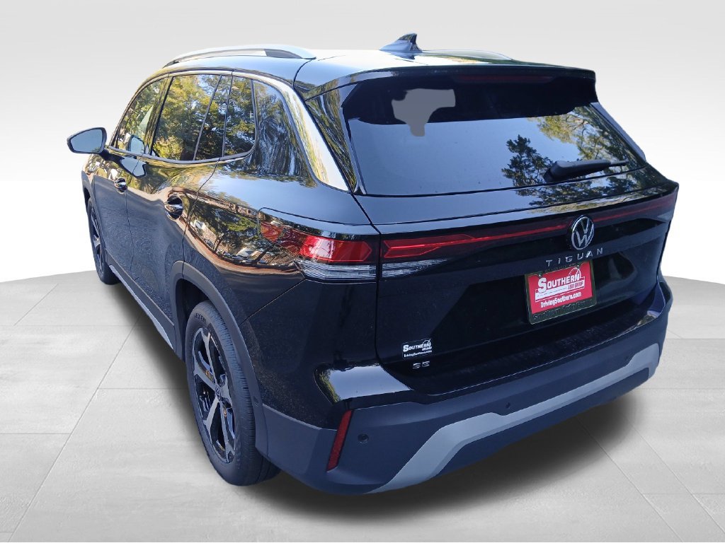 New 2027 Volkswagen Tiguan SE FWD image 3