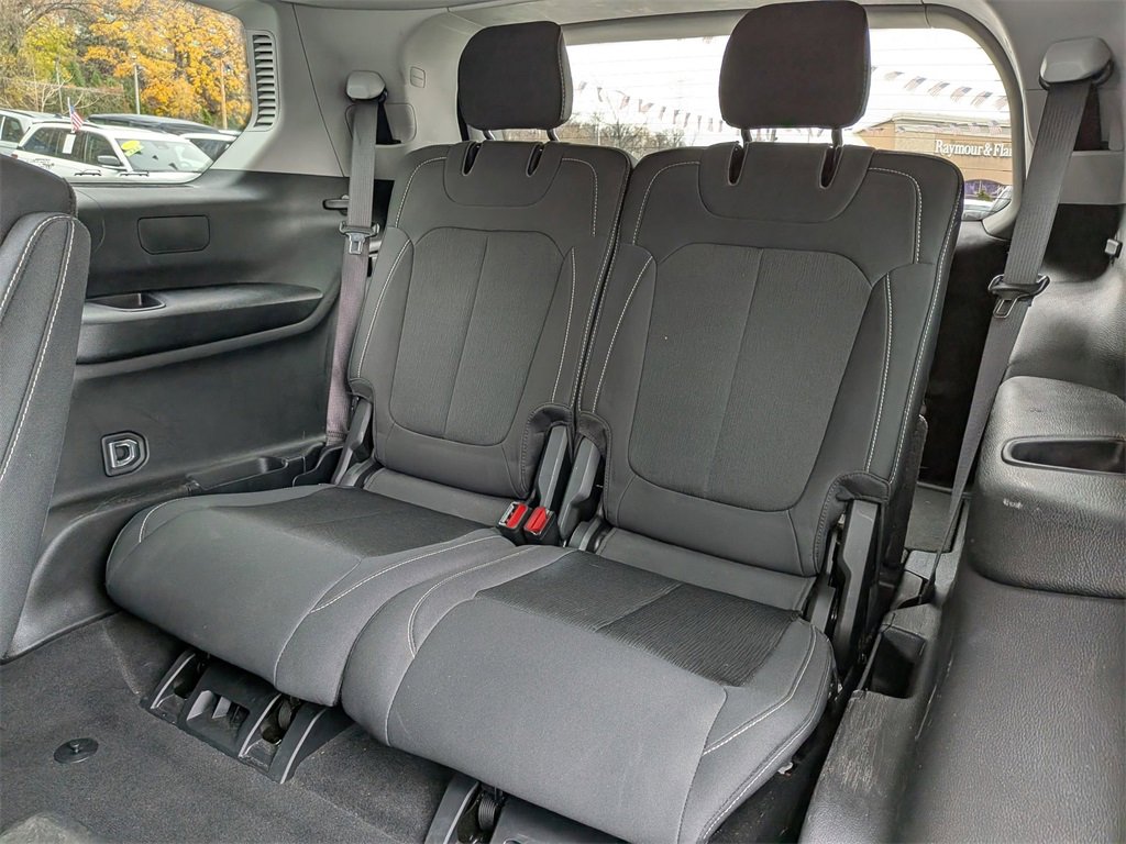 Used 2023 Jeep Grand Cherokee L Laredo image 24