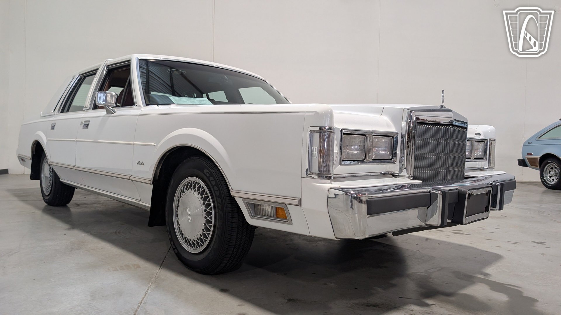 Used 1988 Lincoln Town Car RWD image 18