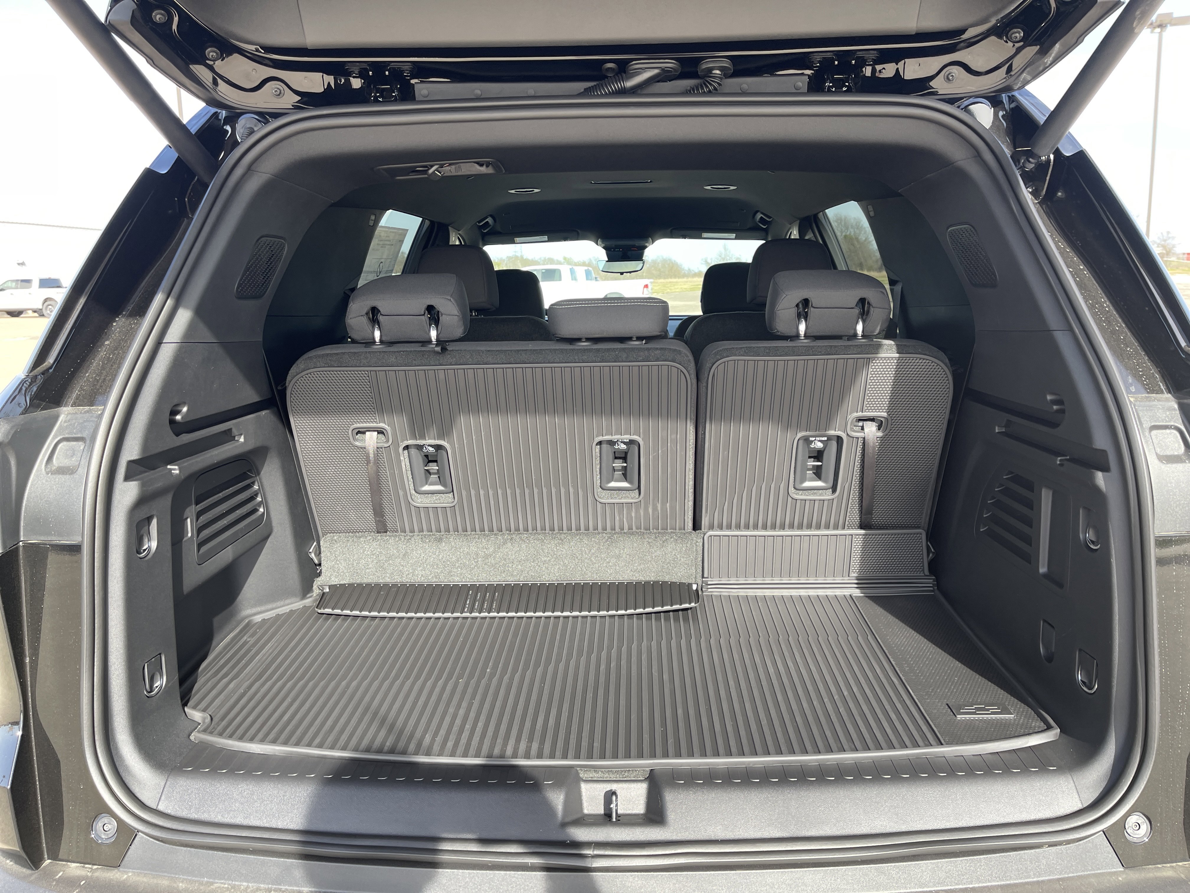 New 2026 Chevrolet Traverse LT w/ Midnight/Sport Edition image 12