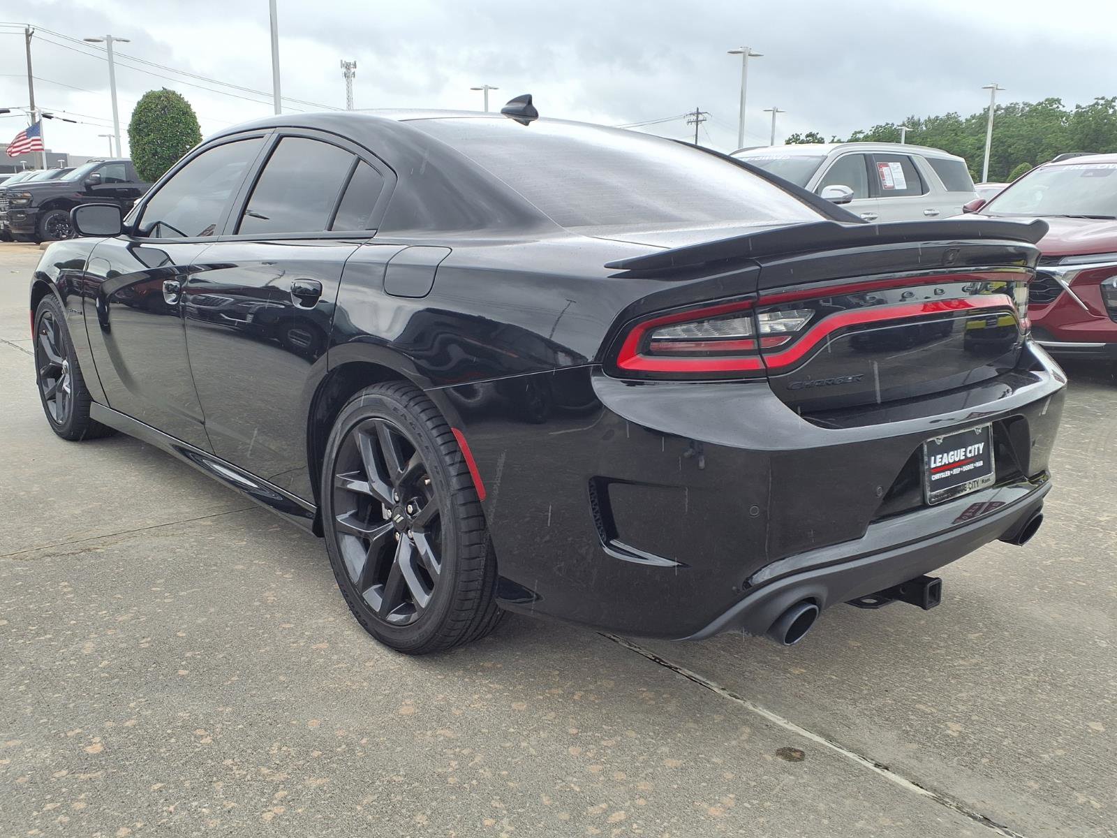 Used 2022 Dodge Charger R/T w/ Blacktop Package RWD image 2