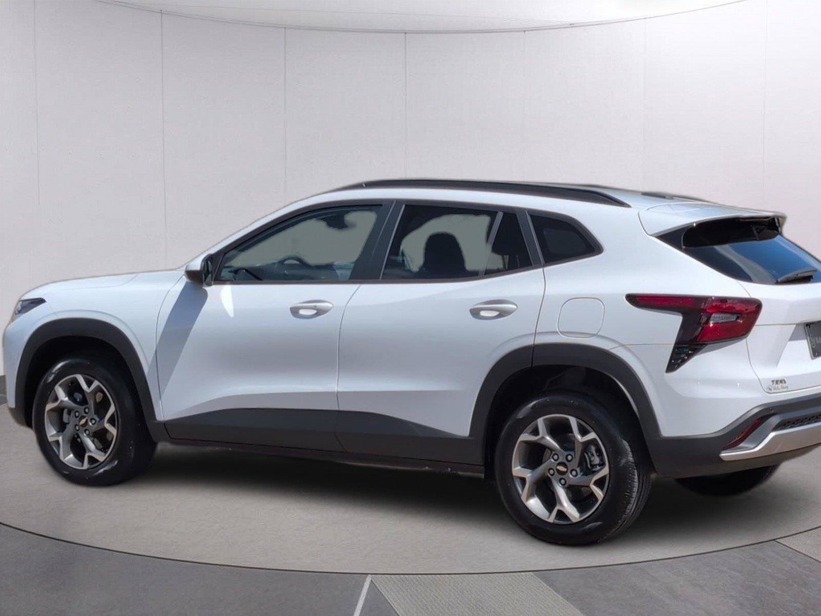 Certified 2025 Chevrolet Trax LT w/ Driver Confidence Package FWD image 3