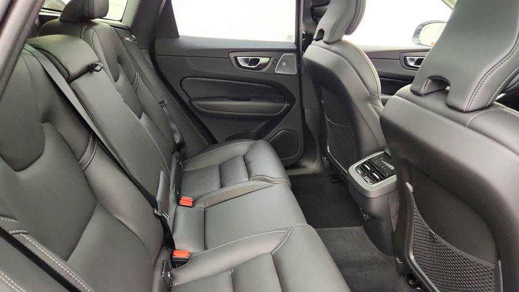 Used 2025 Volvo XC60 B5 Ultra w/ Climate Package AWD/4WD image 23