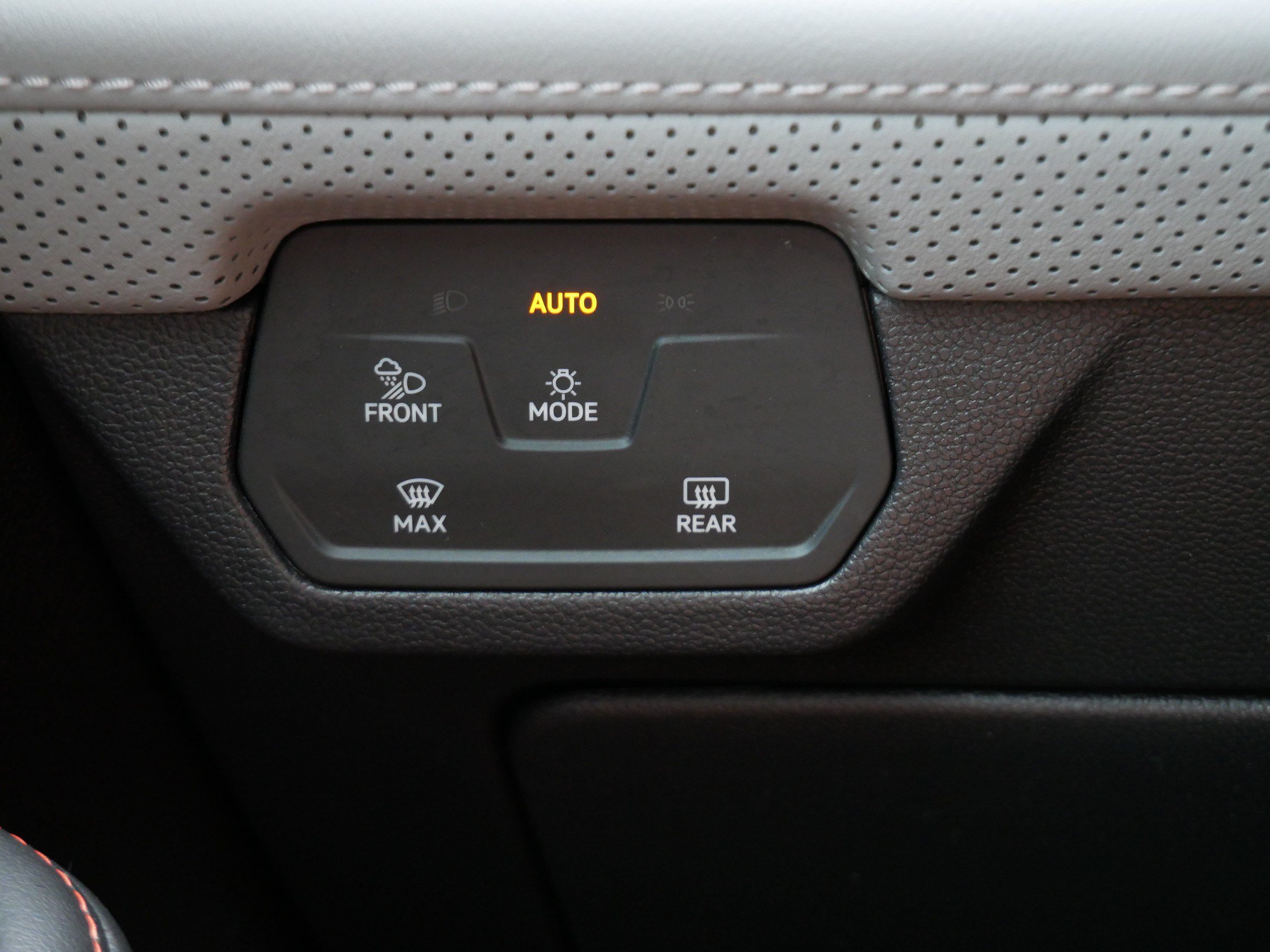 Certified 2024 Volkswagen Atlas Peak Edition SEL AWD/4WD image 27