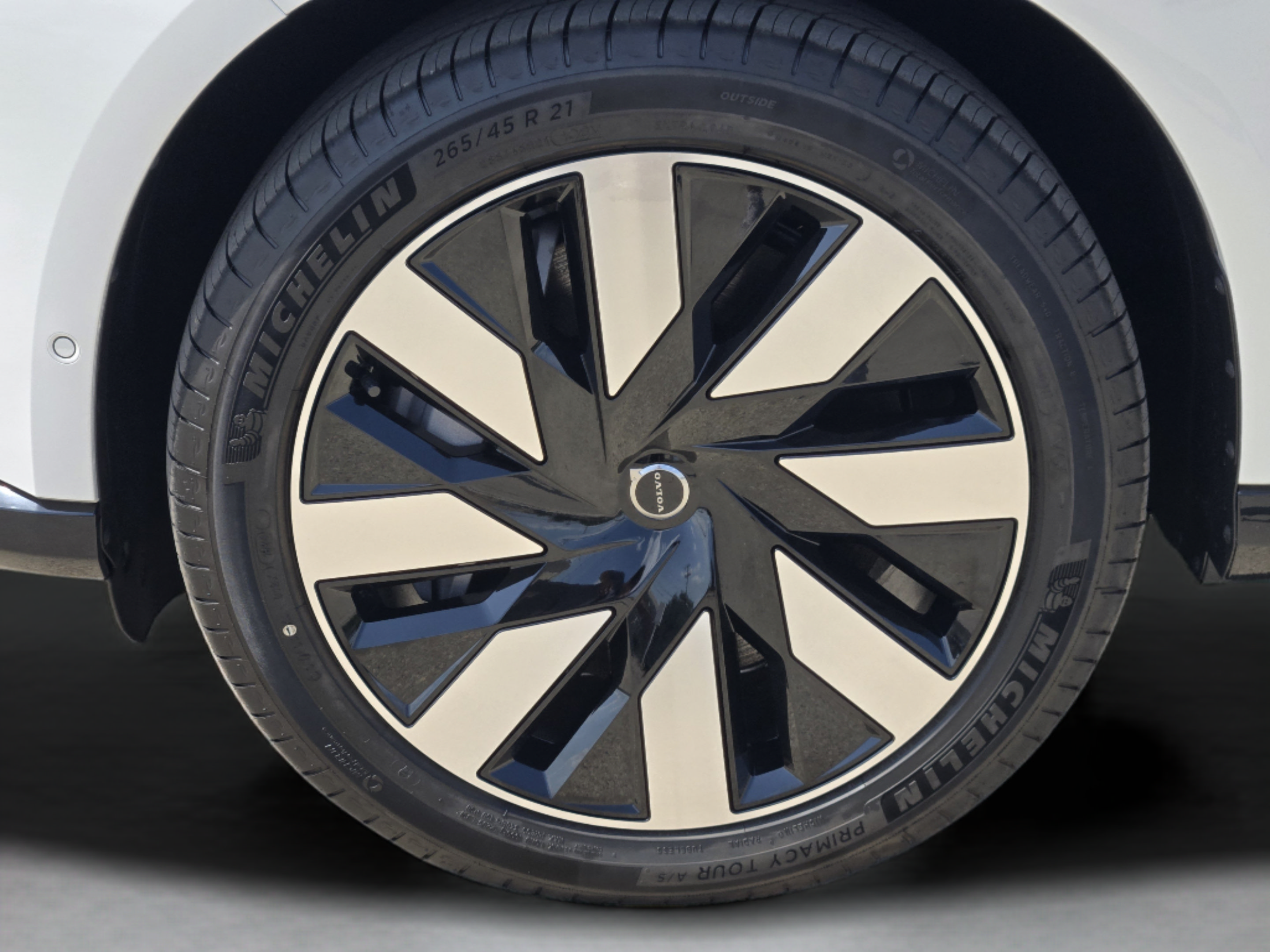 New 2026 Volvo EX90 Plus AWD/4WD image 12