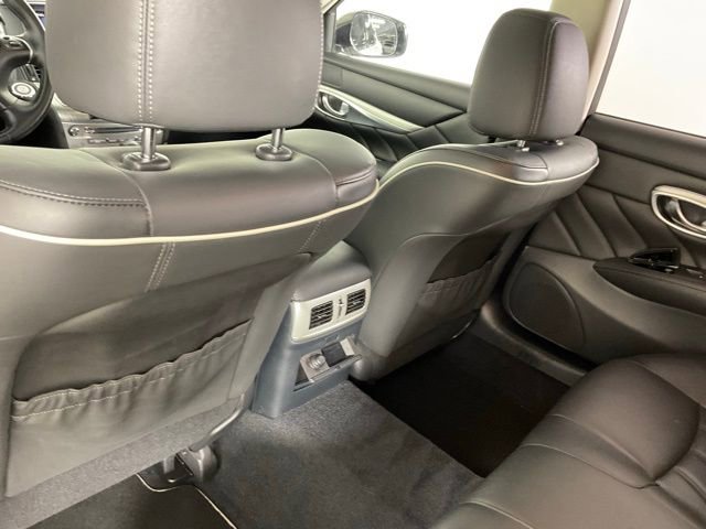 Used 2018 INFINITI Q70 L 3.7 image 16