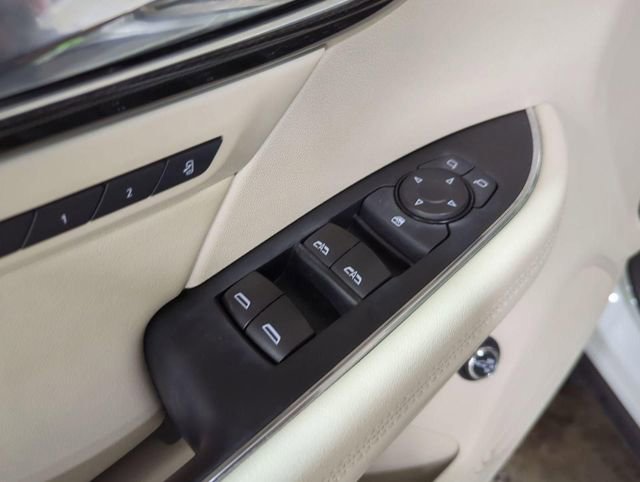 Used 2022 Buick Envision Essence w/ Safety Package image 22