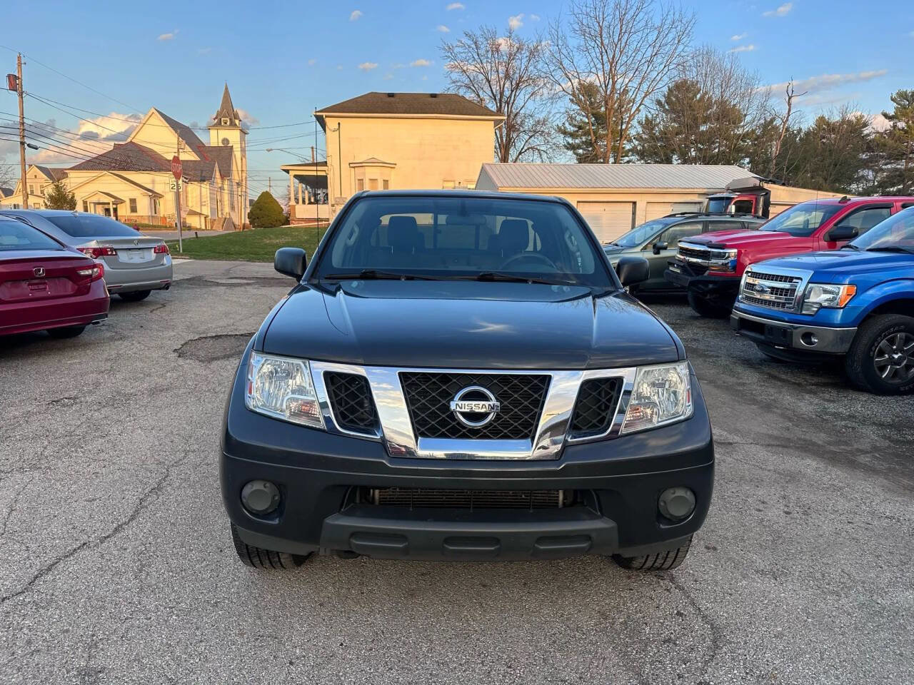Used 2012 Nissan Frontier SV image 2