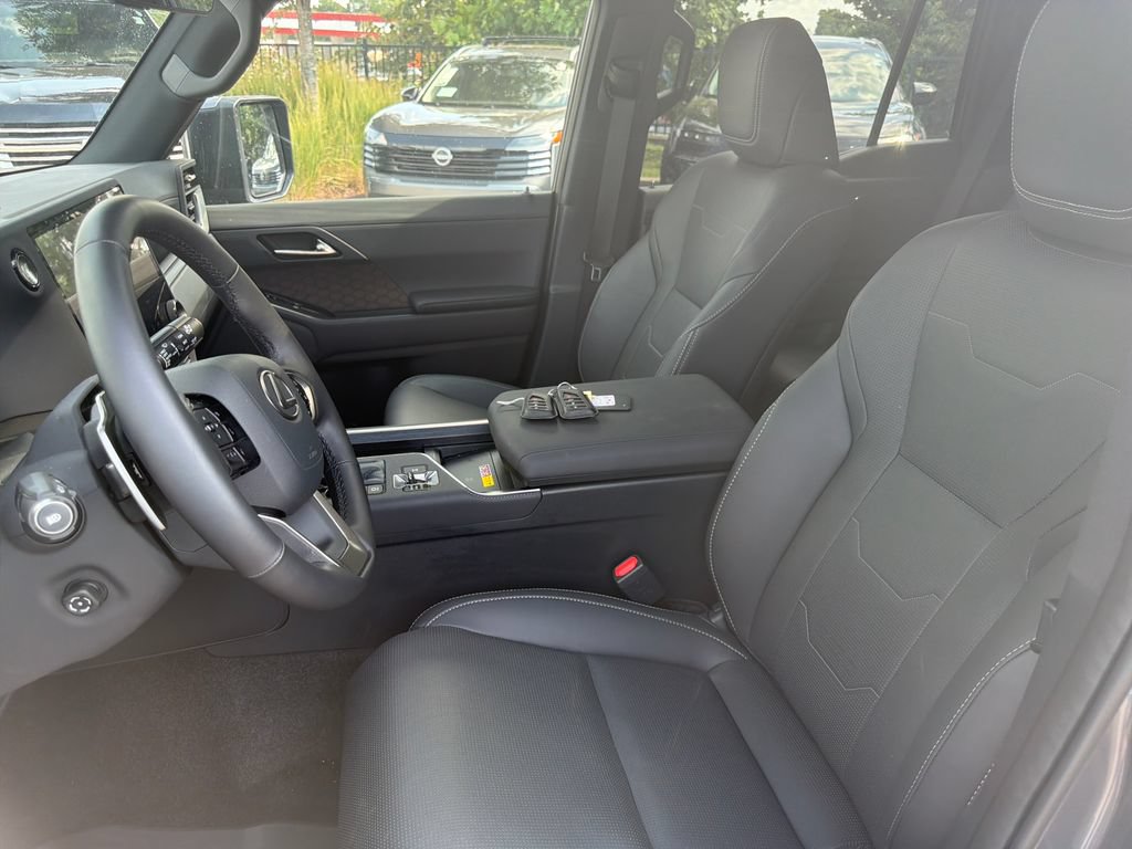 Used 2026 Lexus GX 550 w/ Accessory Package (2T) AWD/4WD image 9