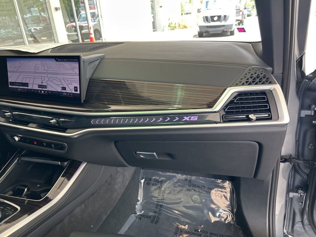 Used 2025 BMW X5 xDrive40i w/ M Sport Package image 26