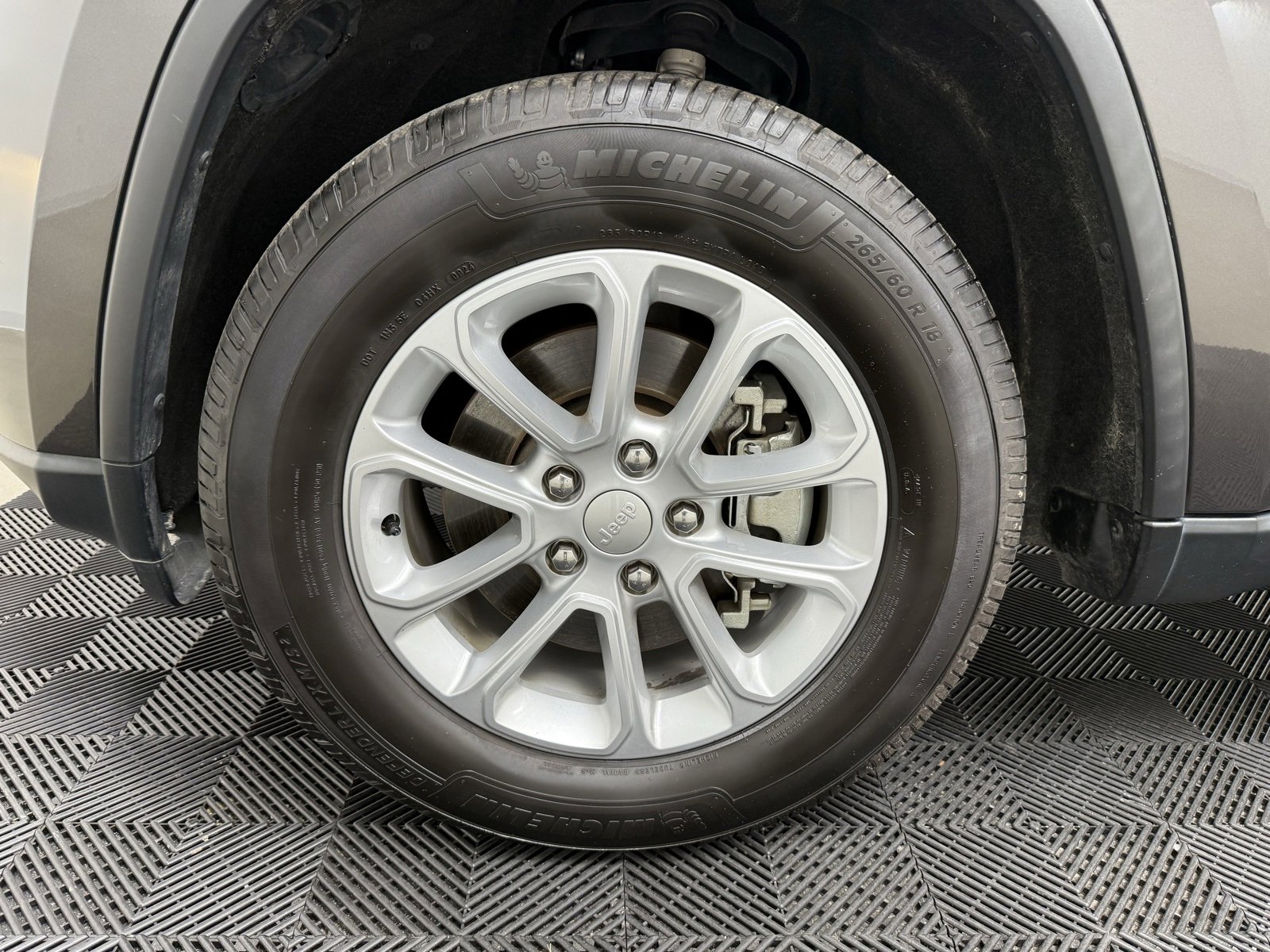 Used 2021 Jeep Grand Cherokee Laredo X image 24