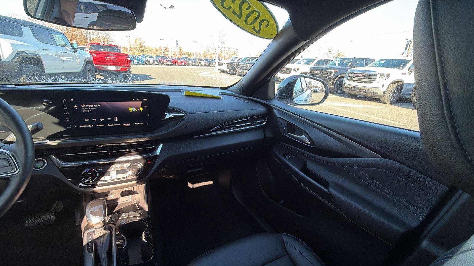 Used 2025 Buick Envista Sport Touring image 24