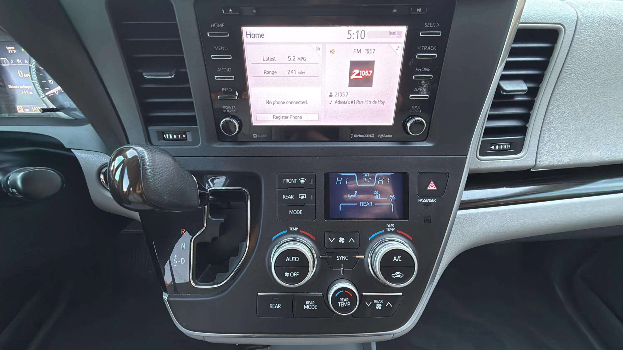 Used 2018 Toyota Sienna XLE image 29