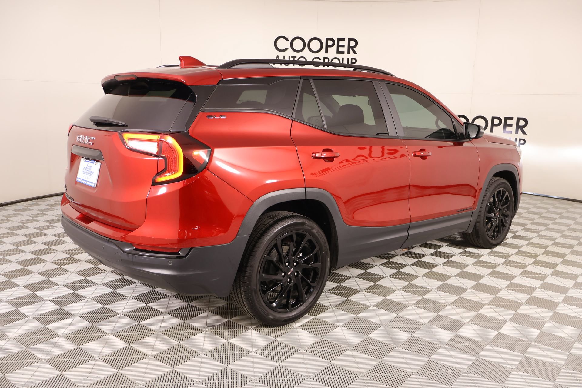 Used 2024 GMC Terrain SLE w/ Driver Convenience Package image 20