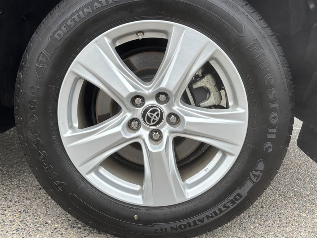 Used 2022 Toyota Highlander LE image 35